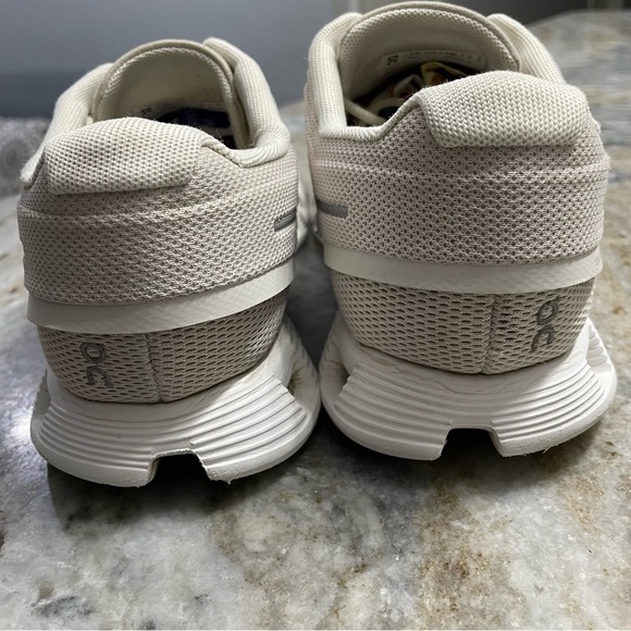 On Running On Cloud 5 Women’s 9.5 Pearl/White 59.98773 Athletic Running Shoe - Picture 8 of 10